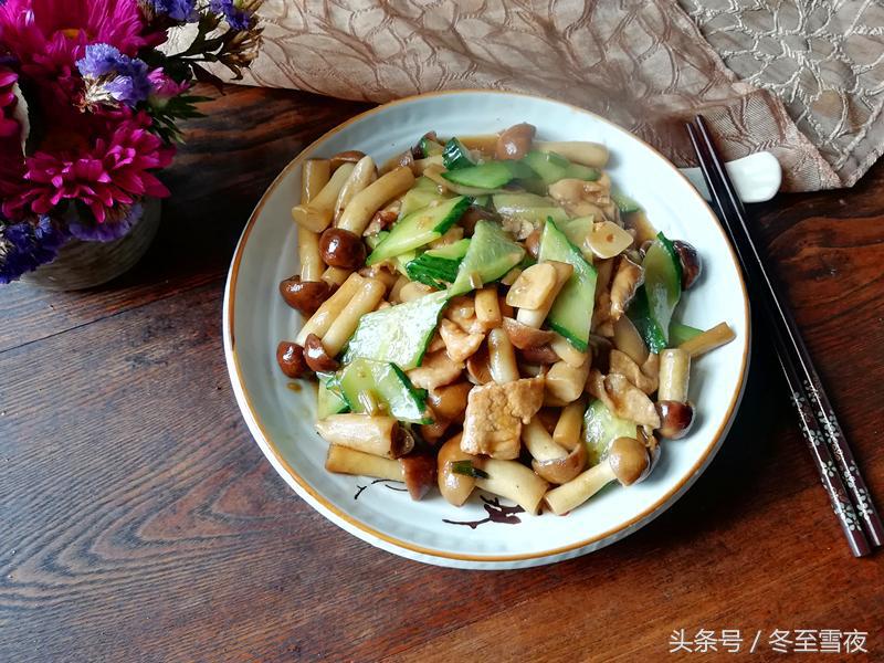 怎样把蘑菇做的好吃？做法其实并不复杂，教你这样做，鲜美嫩滑