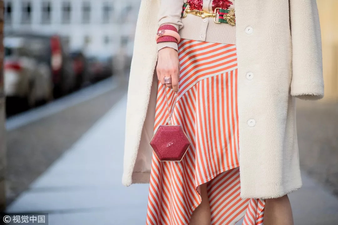 凹造型小包包,包包拍摄怎么凹造型