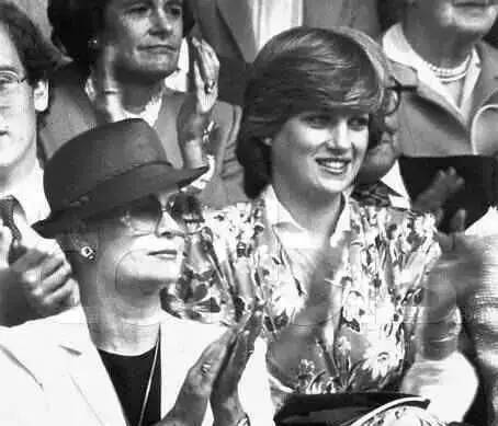 合影留念永不忘,同学合影照时光一去永不回