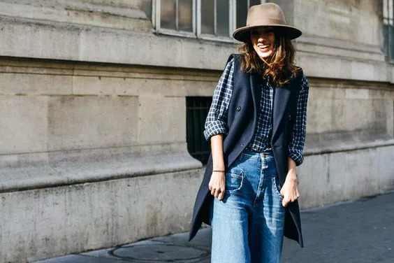 牛仔裤破洞线断了怎么修补,破洞牛仔裤的线全断了怎么补起来