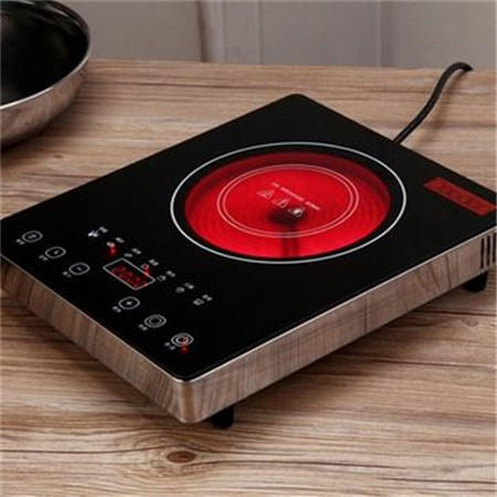 电磁炉上可以放铁皮再放陶瓷锅吗,电磁炉上放铁片可以吗