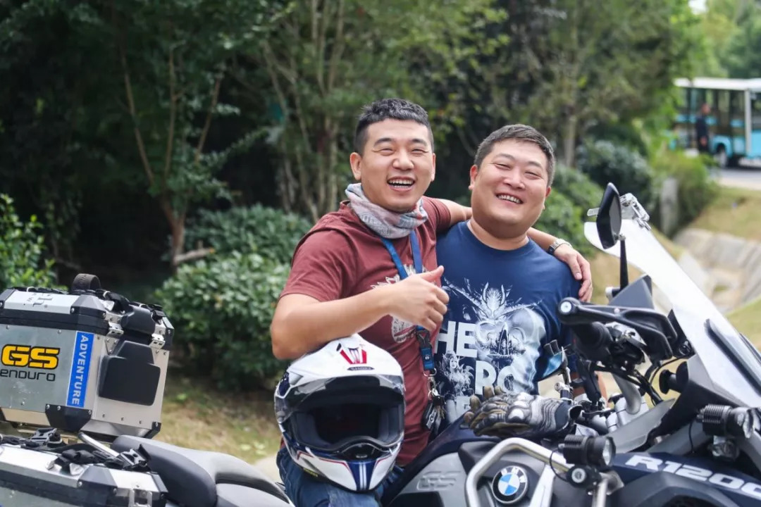 宝马s1000r改新s1000rr,宝马s1000r和本田cb1000r