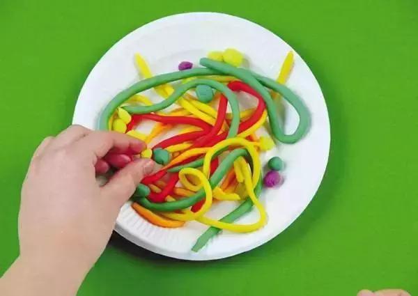 一次性纸杯手工作品,一次性杯子鸡蛋手工创意制作