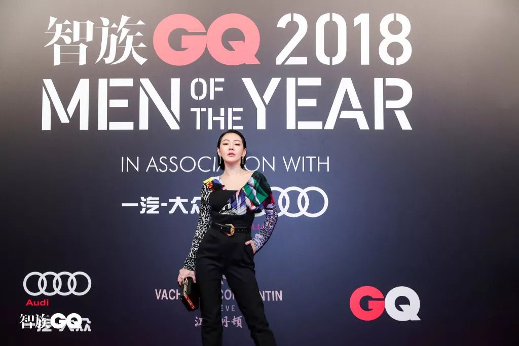 聂远红毯打苍蝇喜提微博热搜,追星赢家聂远小s