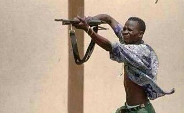 吃鸡ak47压枪教学,吃鸡ak150米压枪最稳教程