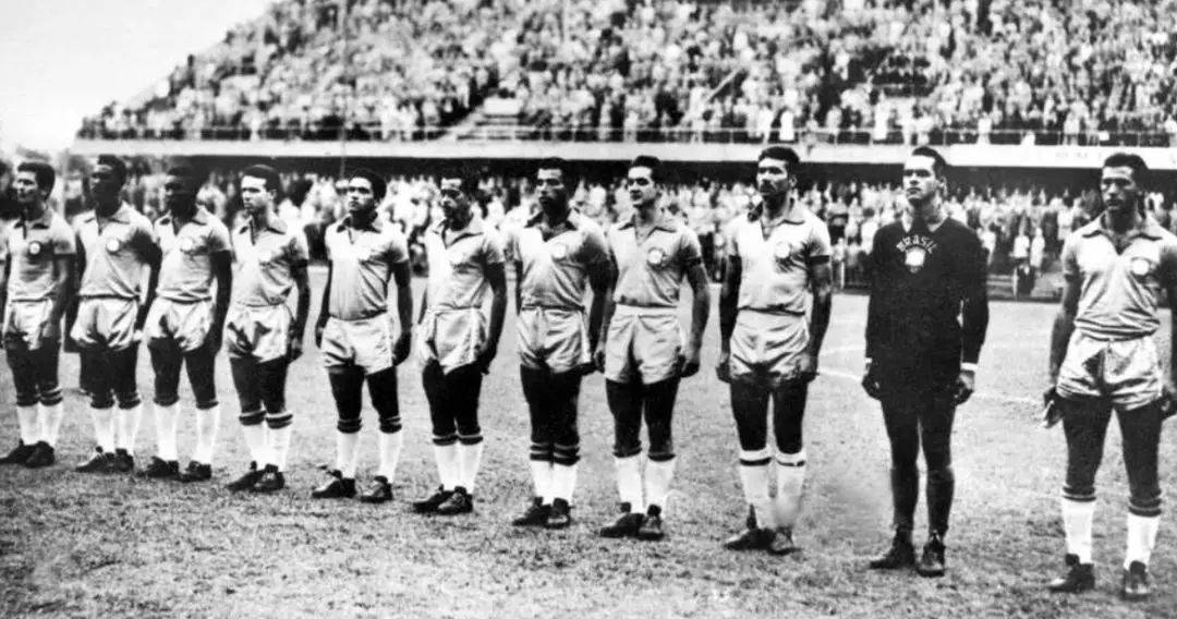 他用双脚让国家停战，这个男人我们等了40年！