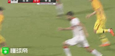 中国男足现场助威,国足4比0缅甸武磊连续摆脱后进球