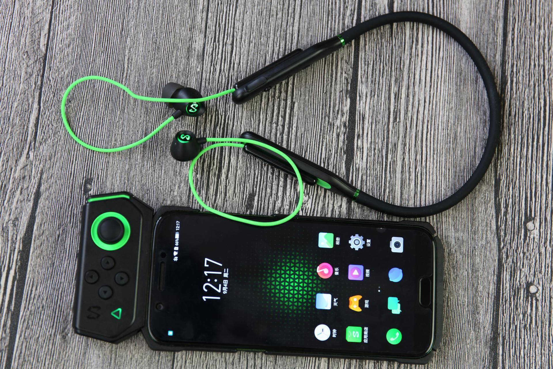 黑鲨游戏手柄吃鸡测评,黑鲨游戏手柄有什么功能