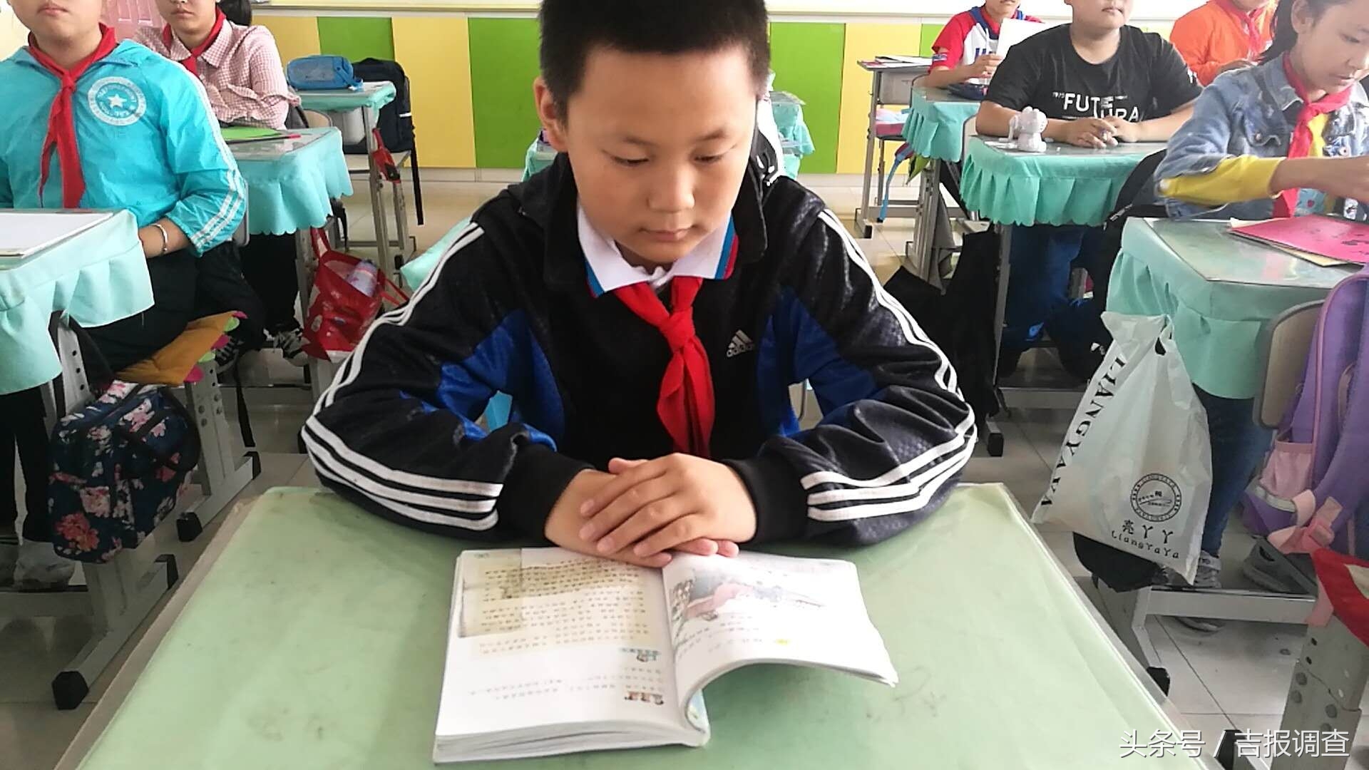 城市留守儿童的心酸生活,留守儿童永远是一个沉重的话题