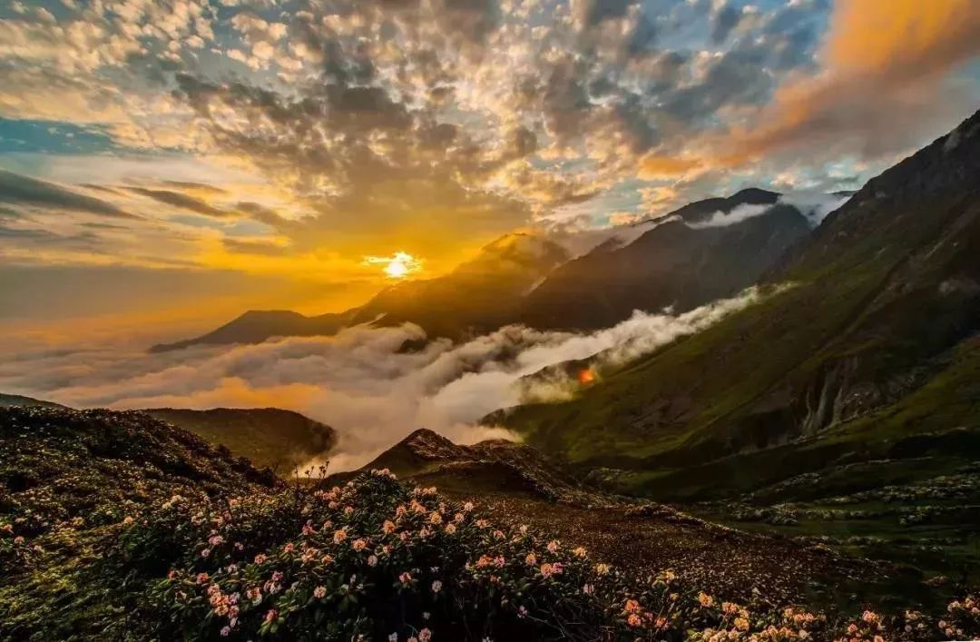 川西不次于牛背山的观景平台,比牛背山更近的贡嘎观景平台