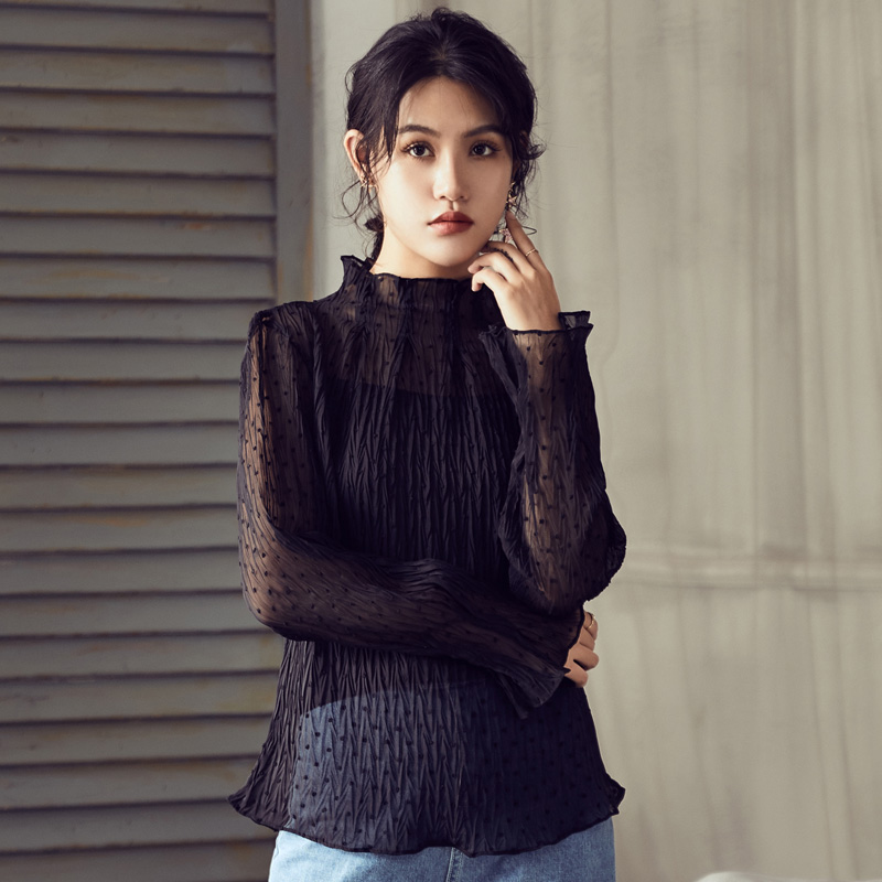 无袖荷叶边木耳领波点雪纺衫,独特别致荷叶边雪纺衫