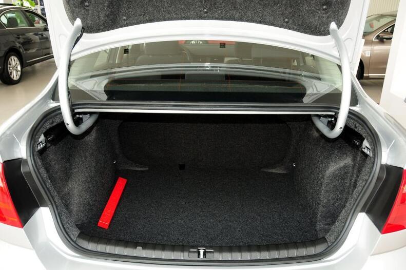 5万左右可以入手哪年的朗逸,5万预算买二手朗逸还是桑塔纳