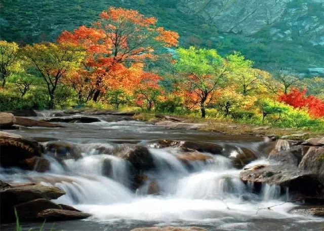 呼和浩特哪个沟秋景好,呼和浩特红石崖秋景