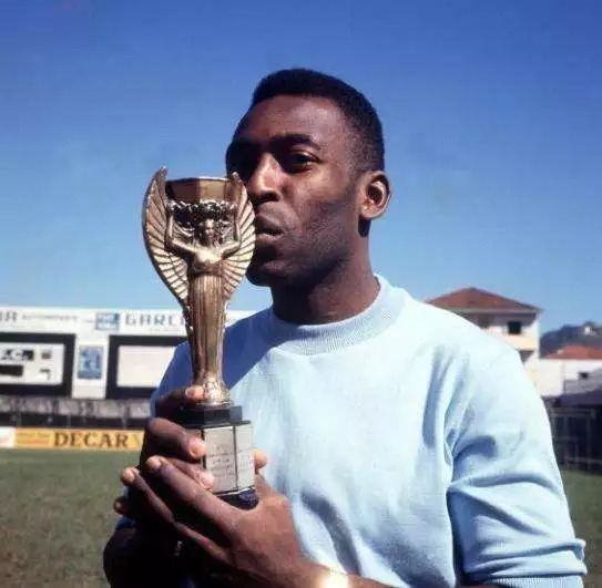 从贫民窟逆袭足球队,从贫民窟到篮球巨星