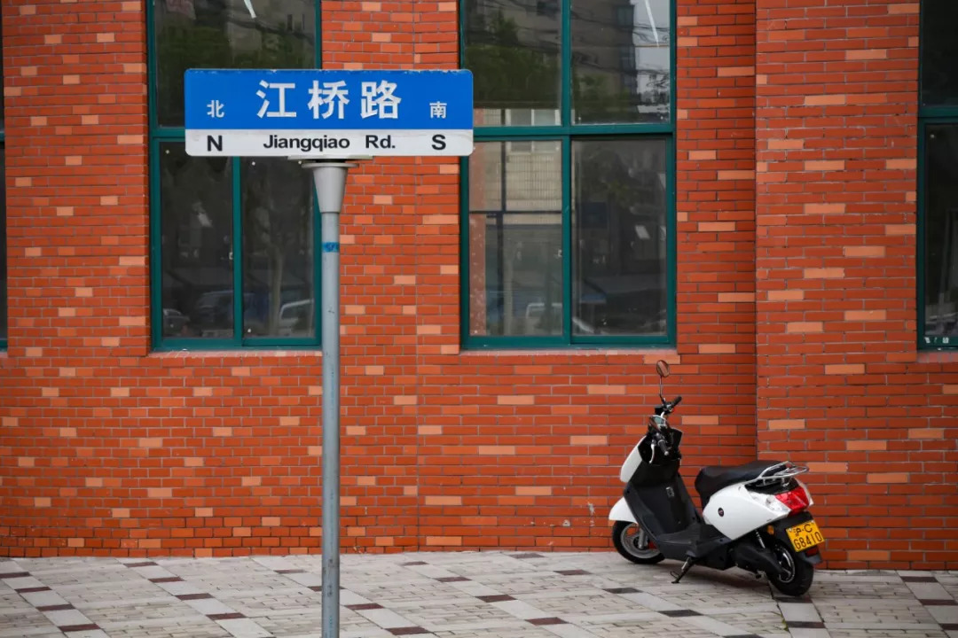 为什么买电动车上牌钱要自己掏,为什么新买的电动车上牌要钱呢