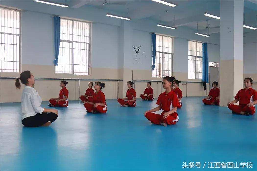 西山学校优秀教师｜胡浪：青春吐芳华，润物细无声