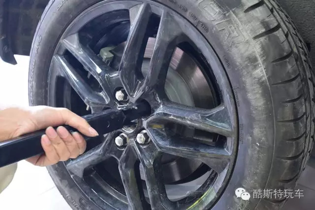 福特锐界换轮胎推荐,福特锐界轮胎更换工具视频