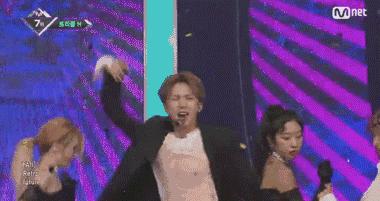 这就是爱！性感女神为小男友痴狂惨被炒鱿鱼，终于可以秀个够了？