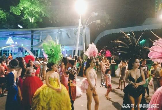 泰国人妖秀观众席，中国游客占了半壁江山，《菊花台》最受欢迎！