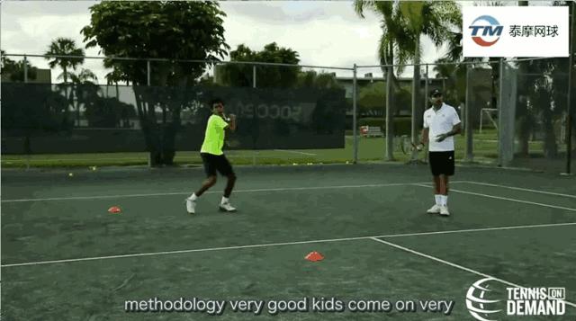 网球小场地对打练习教学方法,网球小场练习发球技巧