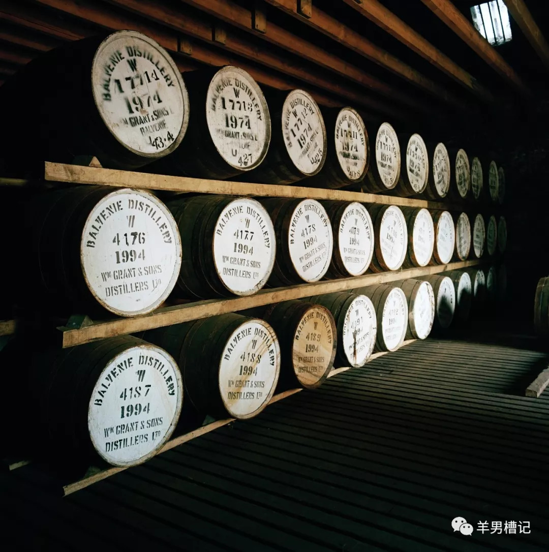 他在今年教师节宣布退休计划并着力挚手相传下一代