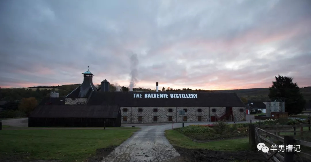 他在今年教师节宣布退休计划并着力挚手相传下一代