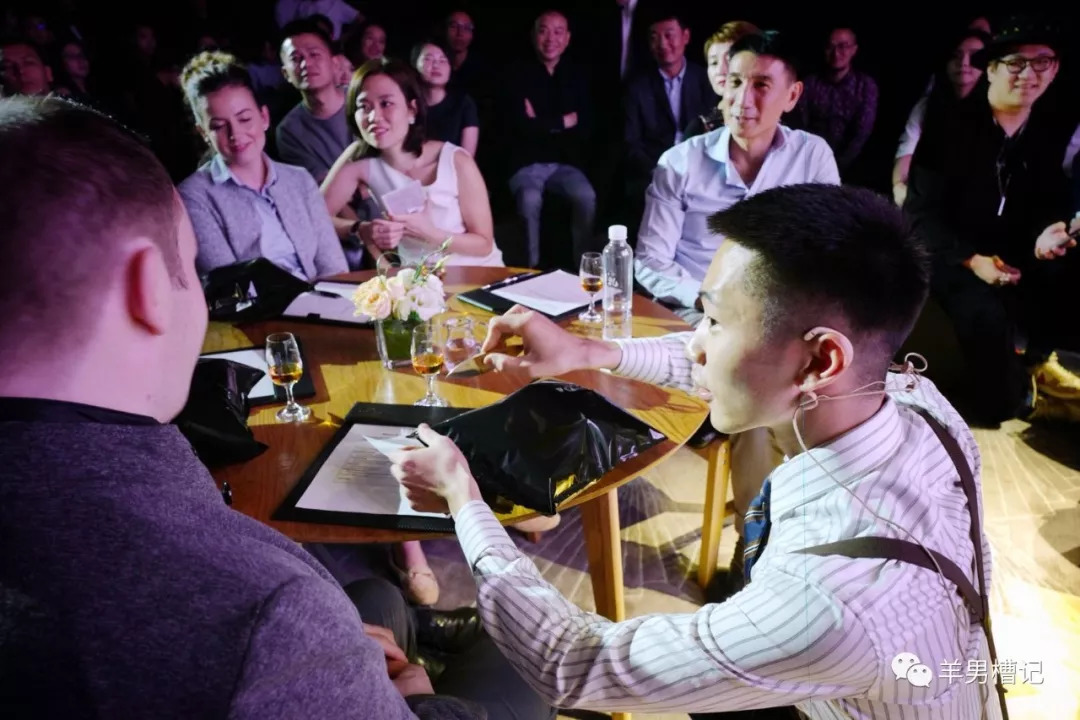 他在今年教师节宣布退休计划并着力挚手相传下一代