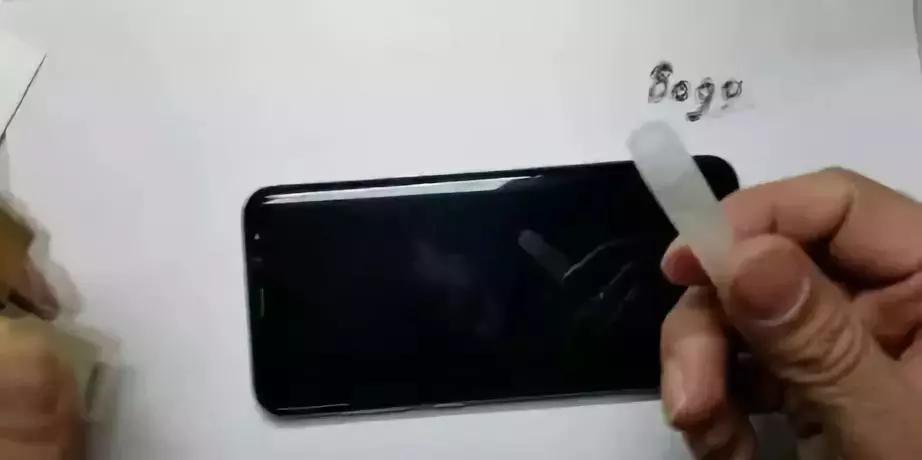 手机摔了几次了钢化膜没裂,手机屏摔坏了钢化膜没坏怎么回事