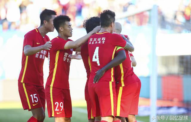 中超患了VAR依赖症球进了犯规才叫犯规,球不进任何犯规可以无视