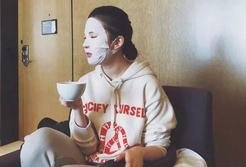 下了长途机依然美到炸!这才是明星在飞机上最爱做的秘密!