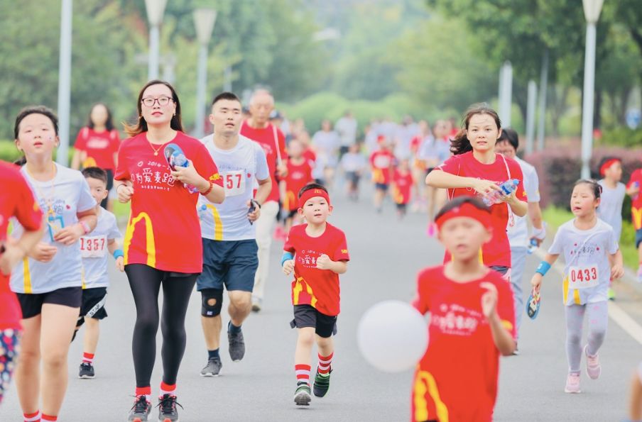 上海逾千组家庭“为爱麦跑”,麦当劳为爱麦跑呼和浩特