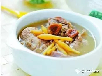 骨折煲骨头汤放什么药材,骨折了骨头汤怎样熬营养最好