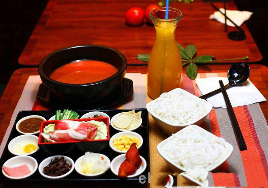 想开过桥米线店怎么做才好呢,自己做云南过桥米线