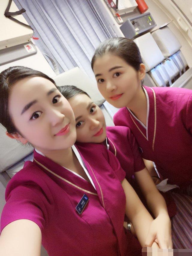 当空姐换上了足球宝贝制服，是怎样的体验，网友：不说了我买票去