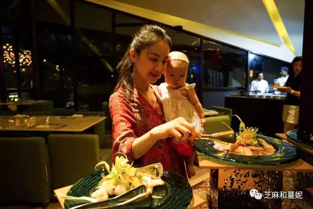 带两个孩子出去的妈妈,带两个孩子的妈妈去旅行