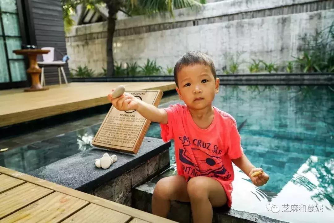 带两个孩子出去的妈妈,带两个孩子的妈妈去旅行