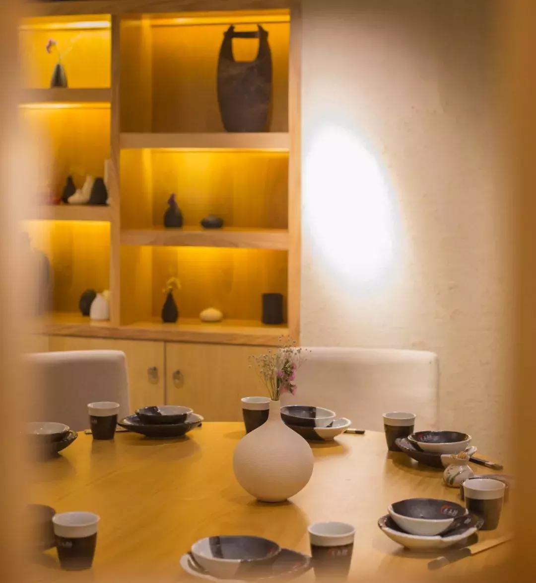 晚上烧烤人气爆棚的一家烧烤店,一到晚上就火爆的烧烤店