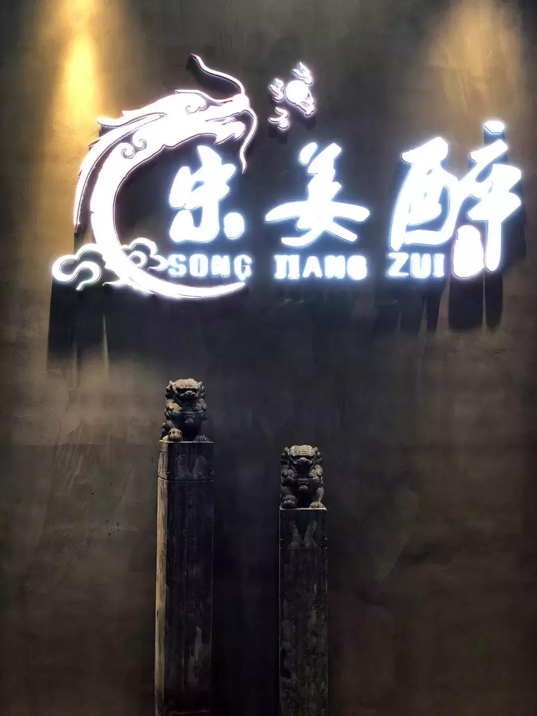 晚上烧烤人气爆棚的一家烧烤店,一到晚上就火爆的烧烤店