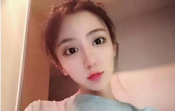 呆妹儿痛失吃鸡一姐地位,吃鸡一姐呆妹不敌小团团