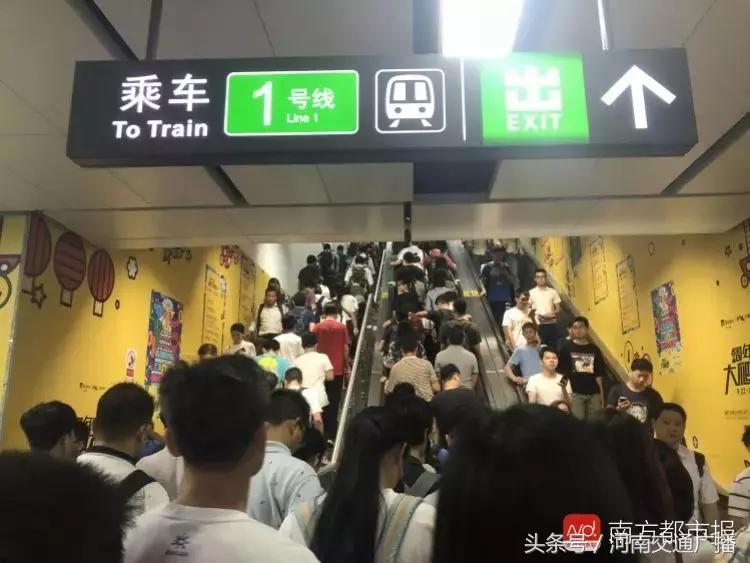 “山竹”过后首个工作日：广东人爬树都要去上班！