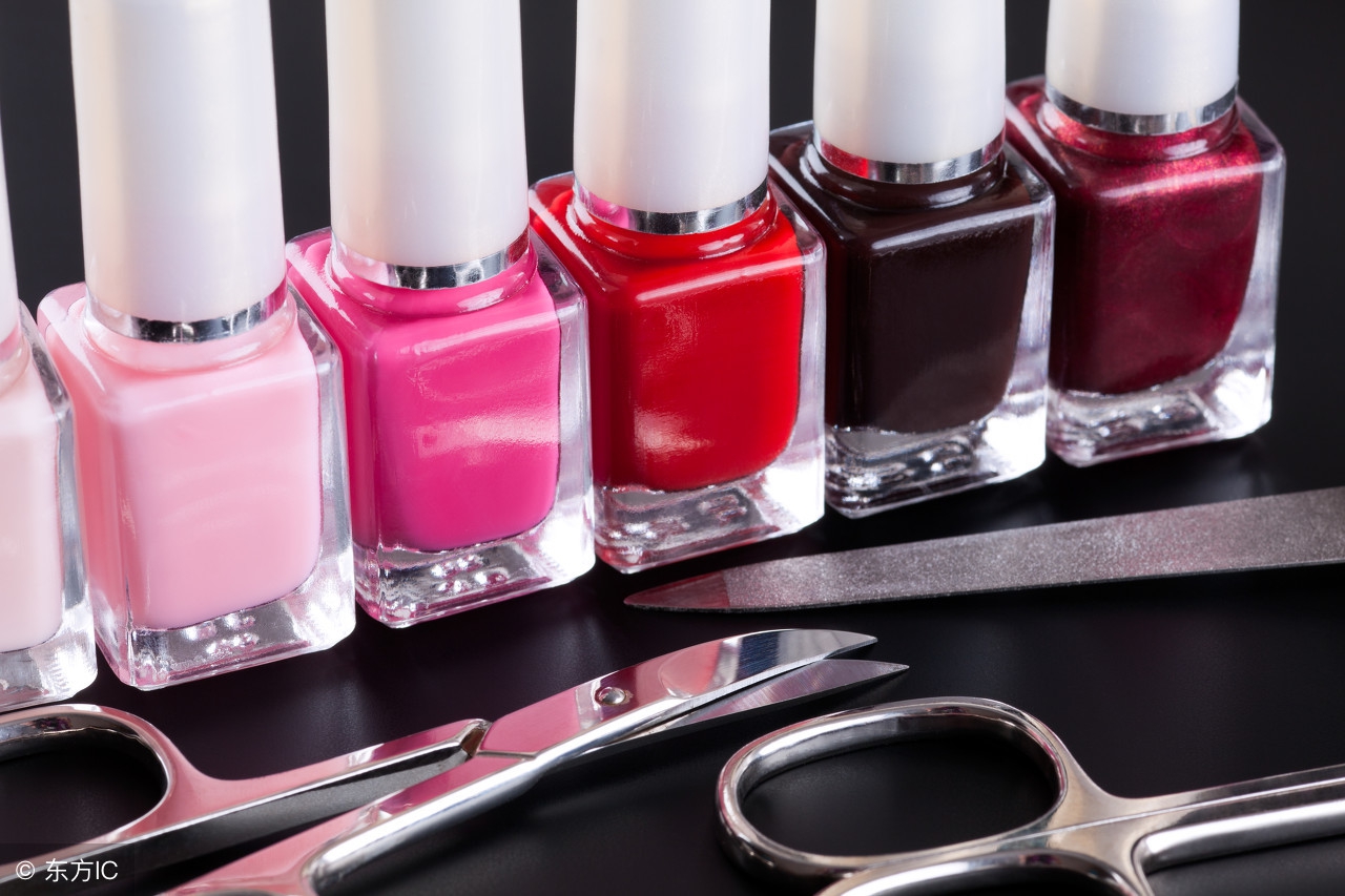 小白鞋发黄怎么清洗干净不用白醋,小白鞋发黄清洗方法好