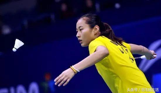 打羽毛球最美的女的,一大群美女打羽毛球