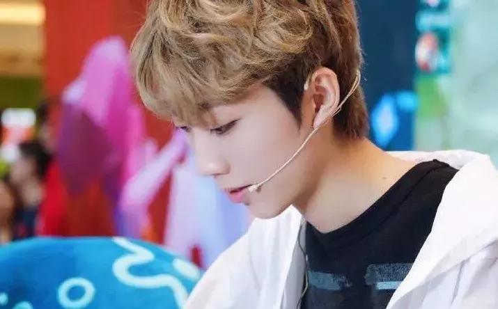 18岁主播月入1w8,18岁主播月入百万