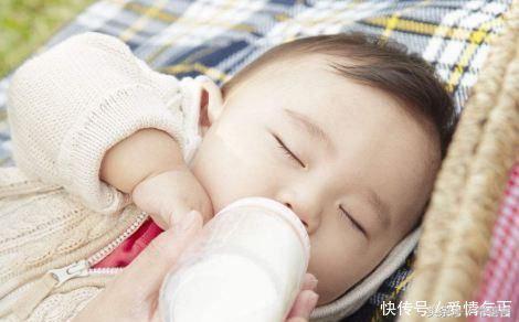 宝宝爱打嗝是不是消化不良,宝宝爱打嗝怎么办儿科