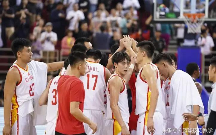 中国男篮打的惊心动魄的一场比赛,中国男篮隔扣