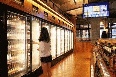 畅饮半个月！这家“自选型”酒吧就在民歌湖酒吧街！