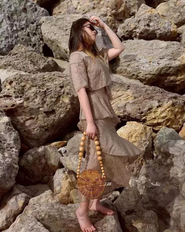 胖女孩的穿衣典范｜她又矮又胖，却因穿衣有18万关注？