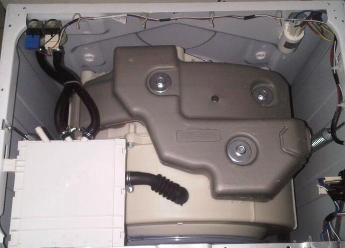 洗衣机脱水时往前跑怎么办,洗衣机脱水疯狂抖动怎么办