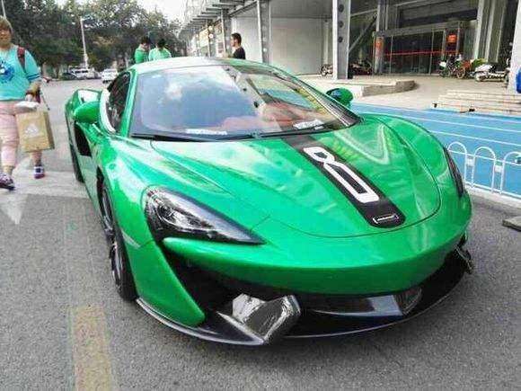 武磊在国足有多少钱,国足球员豪车视频