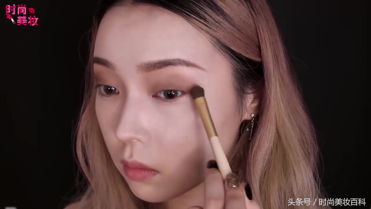 「时尚美妆」狂野性感的烟熏妆图解教程